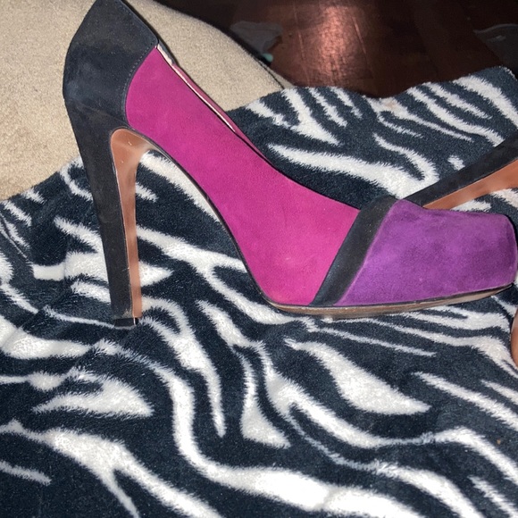 Heels - Picture 2 of 2